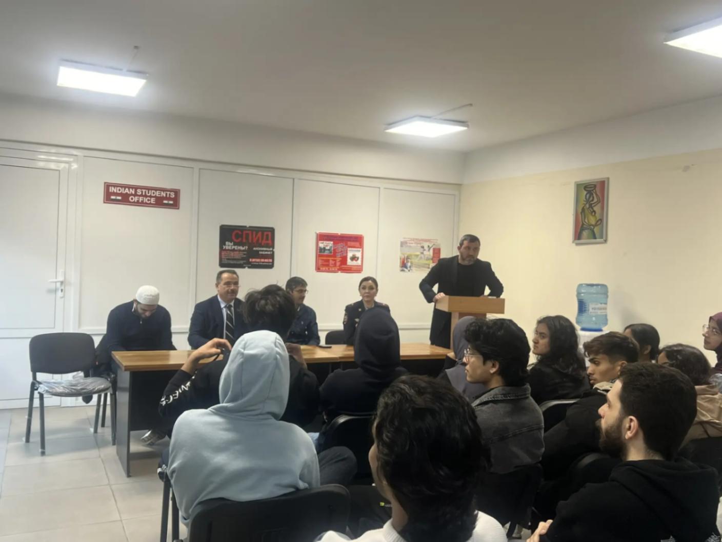 Миннац Дагестана провел беседу с иностранными студентами ДГМУ и ознакомились с условиями их проживания в студенческом общежитии